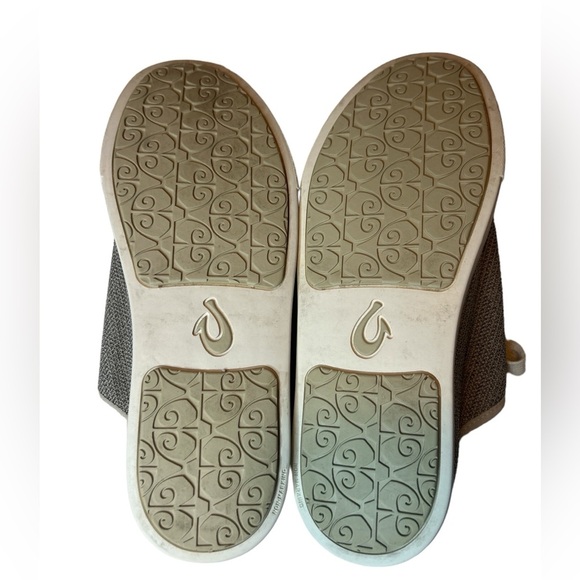 OluKai tan/gray sneakers with fold down heel and laces size 7 - Picture 9 of 9